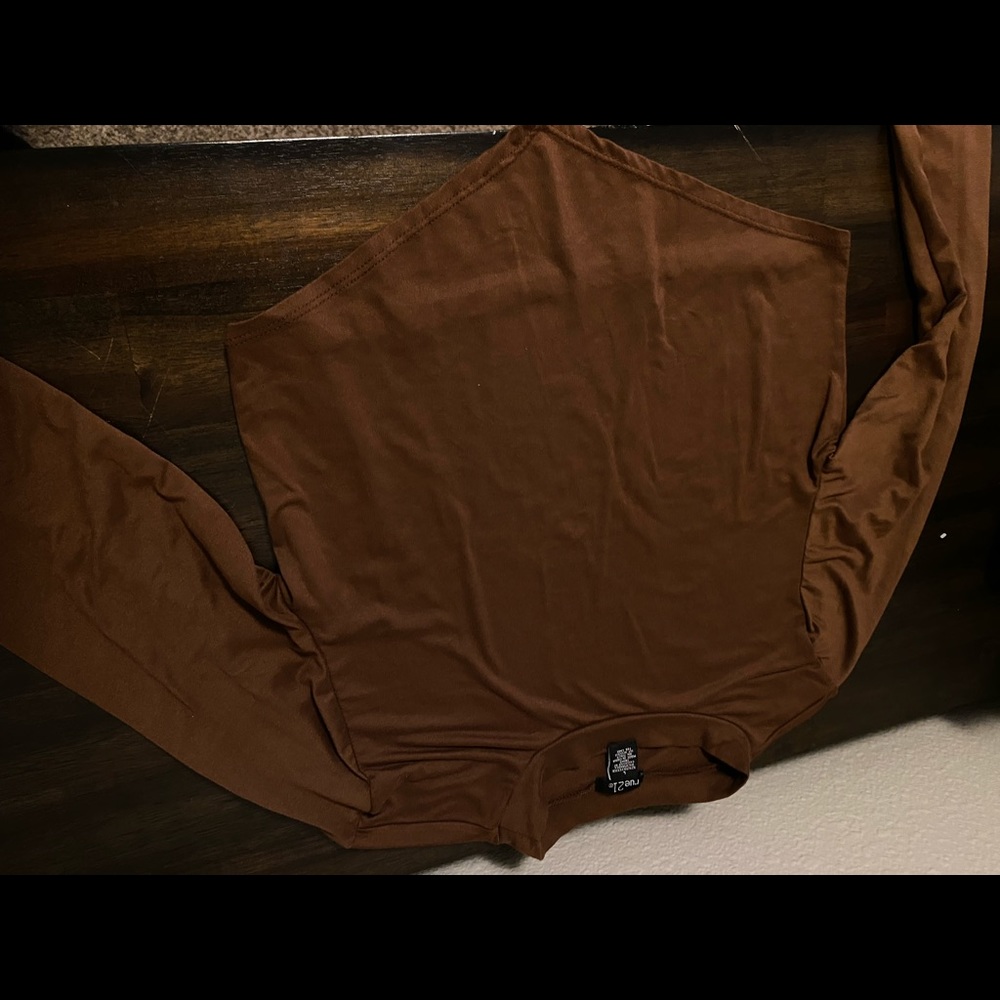 Brown v cut top